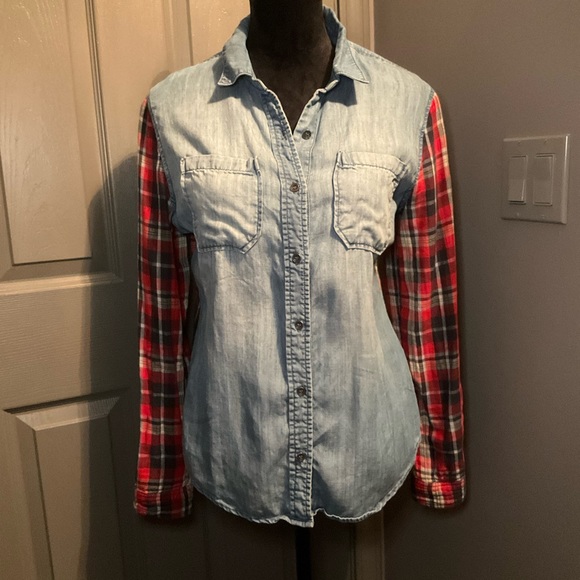 Liverpool Jeans Company Tops - Liverpool Jeans Company Chambray with plaid sleeves when rolled striped material